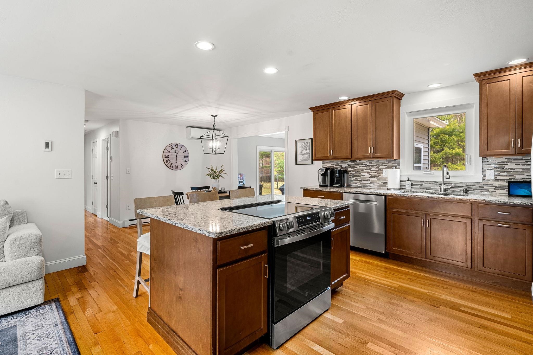 5 Falcon Drive Pelham, NH 03076 - Photo 8 of 41