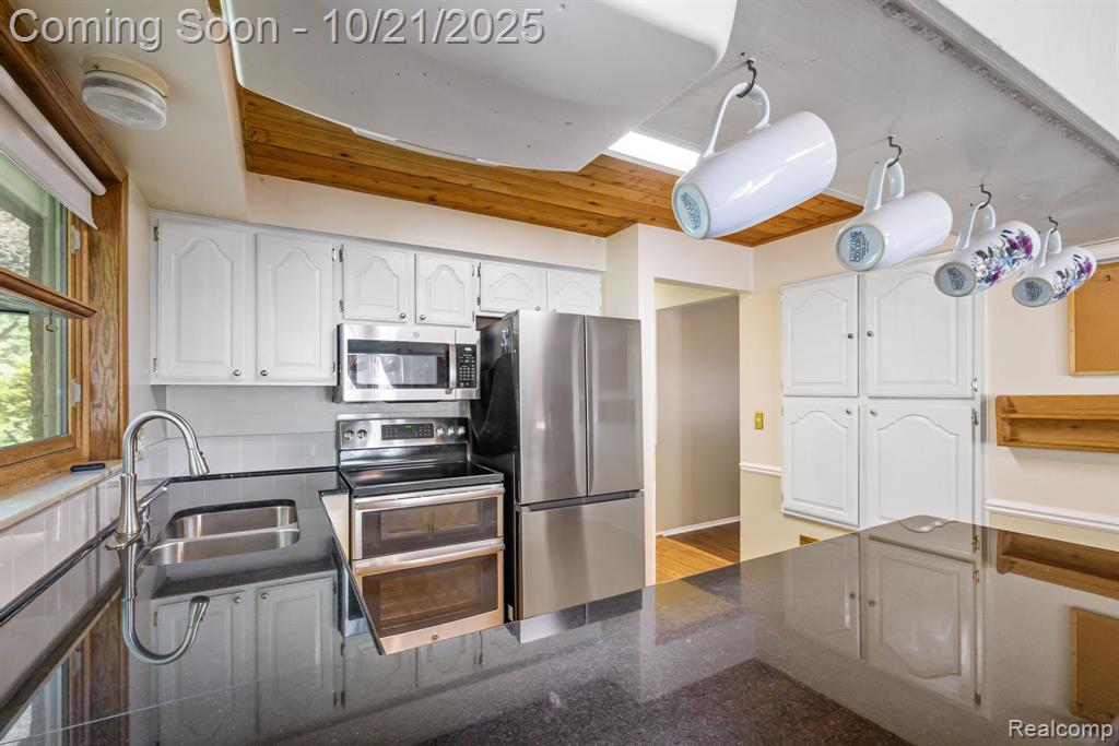 2132 Winchester Road Rochester, MI 48307 - Photo 12 of 51