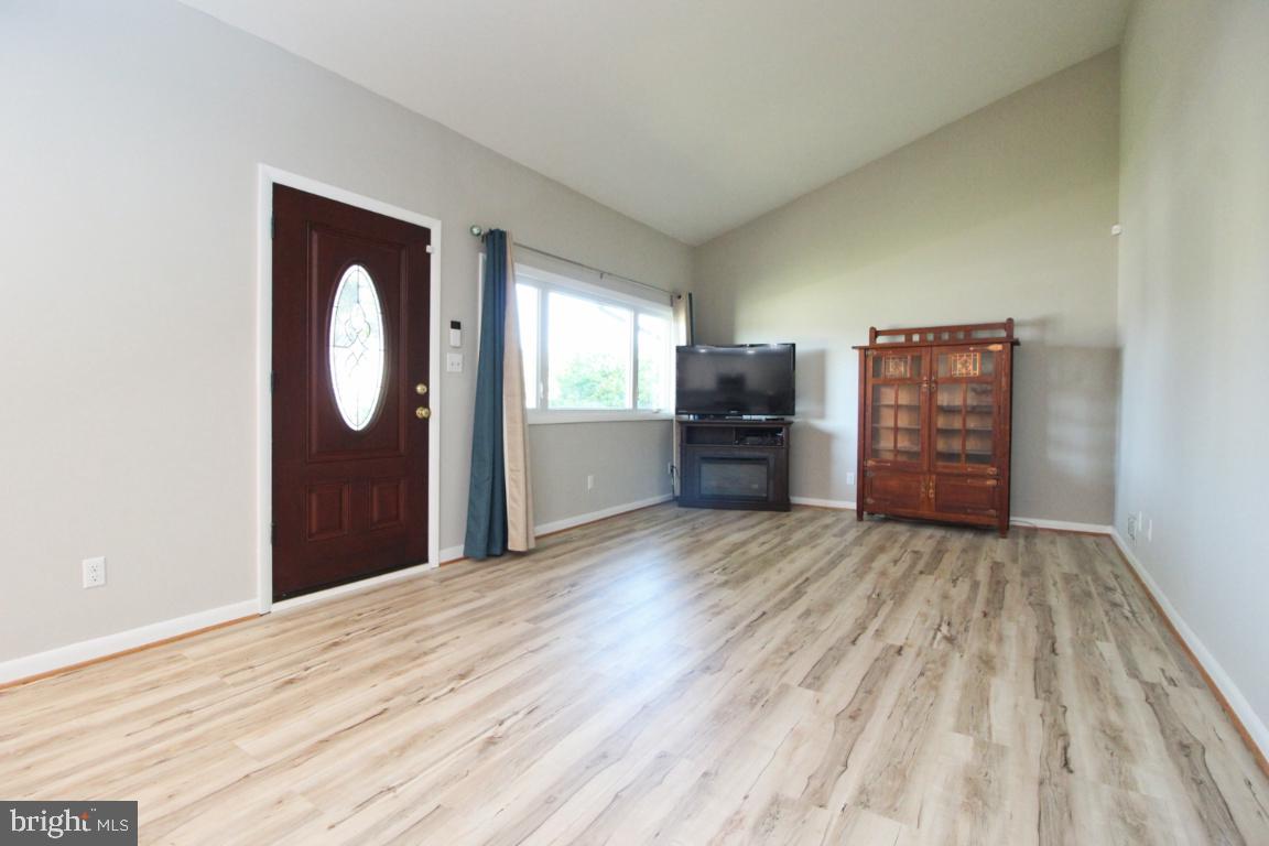 808 Lynvue Road Linthicum Heights, MD 21090 - Photo 3 of 30 Gallery Image 3