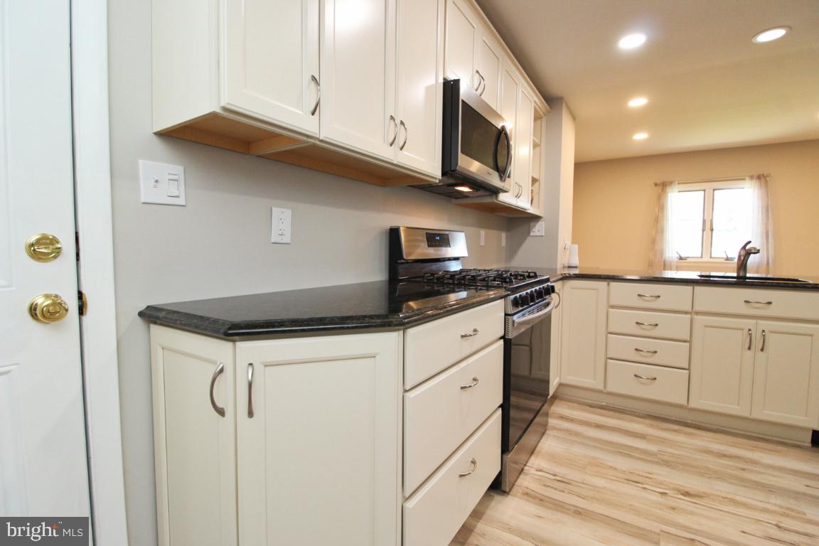 808 Lynvue Road Linthicum Heights, MD 21090 - Photo 6 of 30 Gallery Image 6