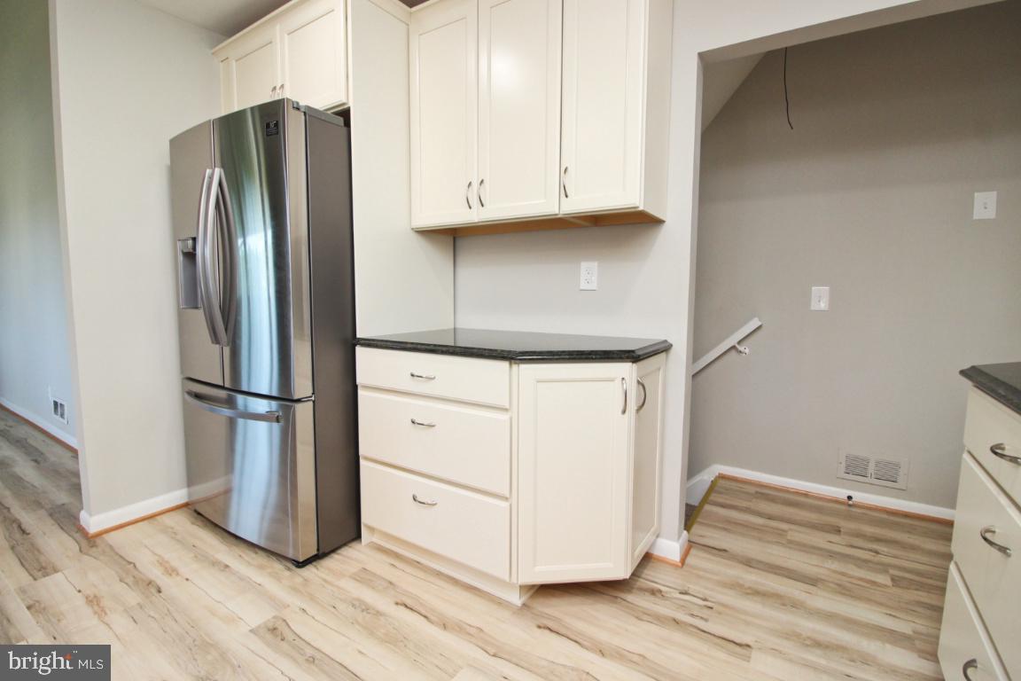 808 Lynvue Road Linthicum Heights, MD 21090 - Photo 7 of 30 Gallery Image 7