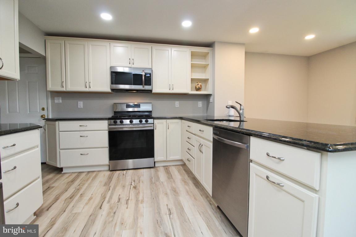 808 Lynvue Road Linthicum Heights, MD 21090 - Photo 8 of 30 Gallery Image 8