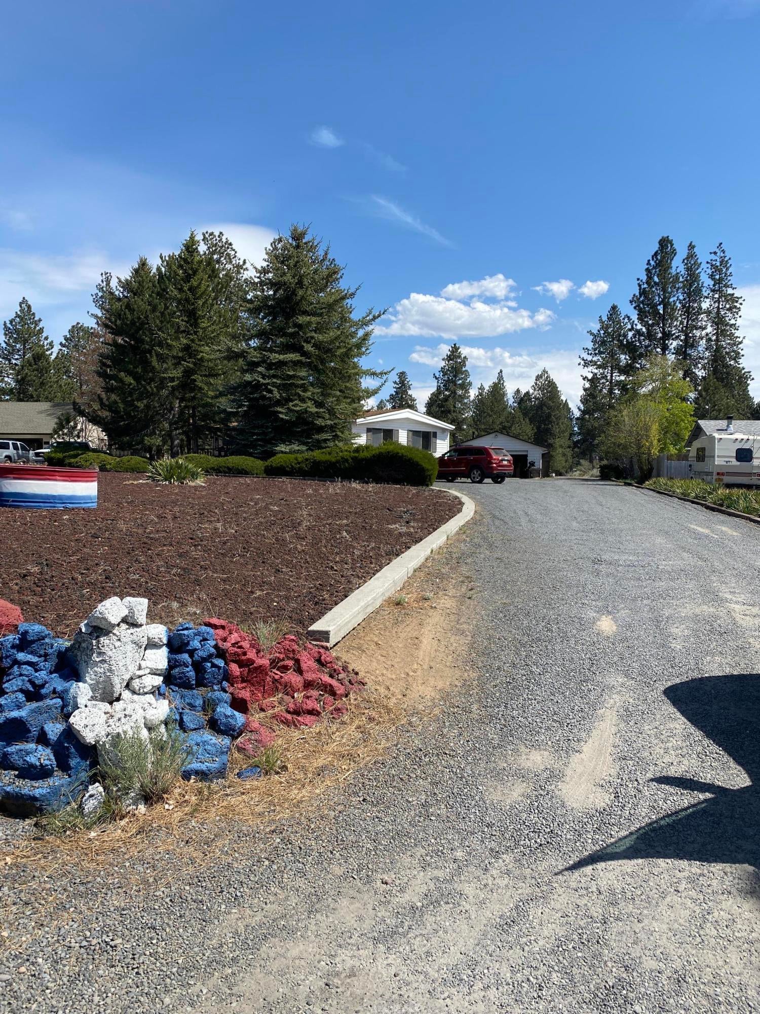 19553 Apache Road Bend, OR 97702 - Photo 1 of 18 Driveway