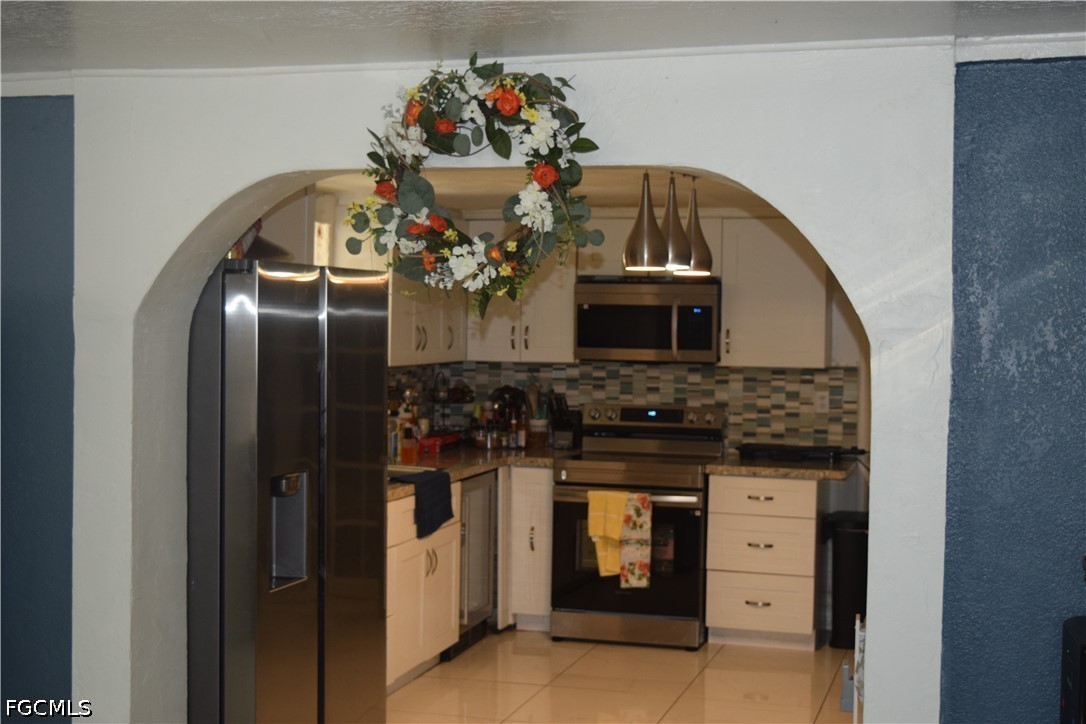 17 Colorado Road Lehigh Acres, FL 33936 - Photo 5 of 17 a front view of a house with a stove