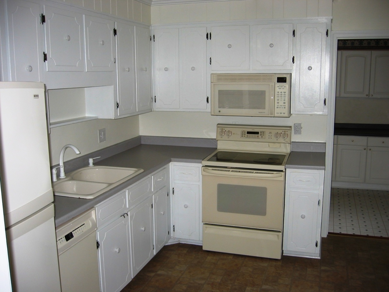 2428 Meadowbrook Road Northwest Roanoke, VA 24017 - Photo 3 of 14 Kitchen