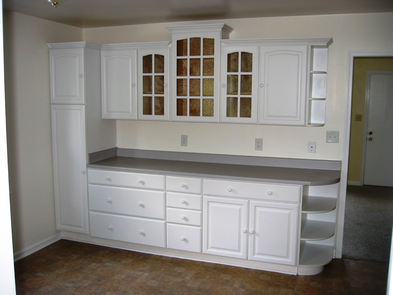 2428 Meadowbrook Road Northwest Roanoke, VA 24017 - Photo 4 of 14 Dining Area Cabinetry