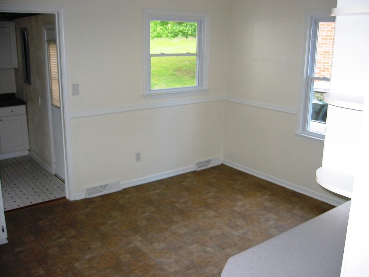 2428 Meadowbrook Road Northwest Roanoke, VA 24017 - Photo 5 of 14 Dining Area