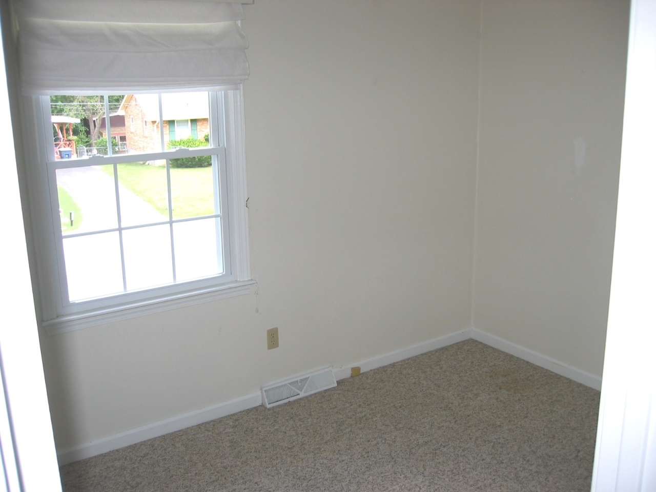 2428 Meadowbrook Road Northwest Roanoke, VA 24017 - Photo 8 of 14 Bedroom 3