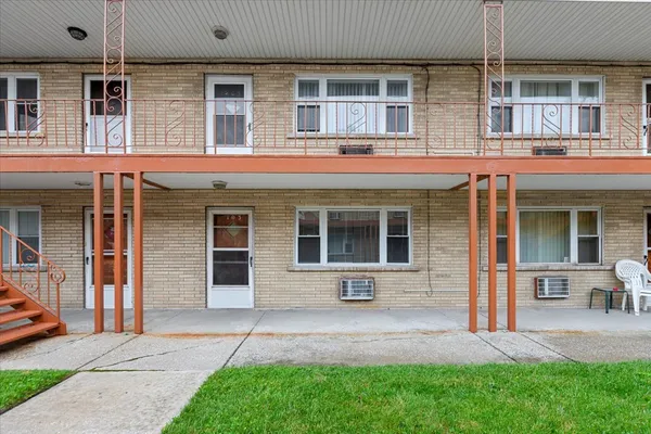 $1,195 | 6250 West 64th Place, Unit 103, Chicago, IL 60638