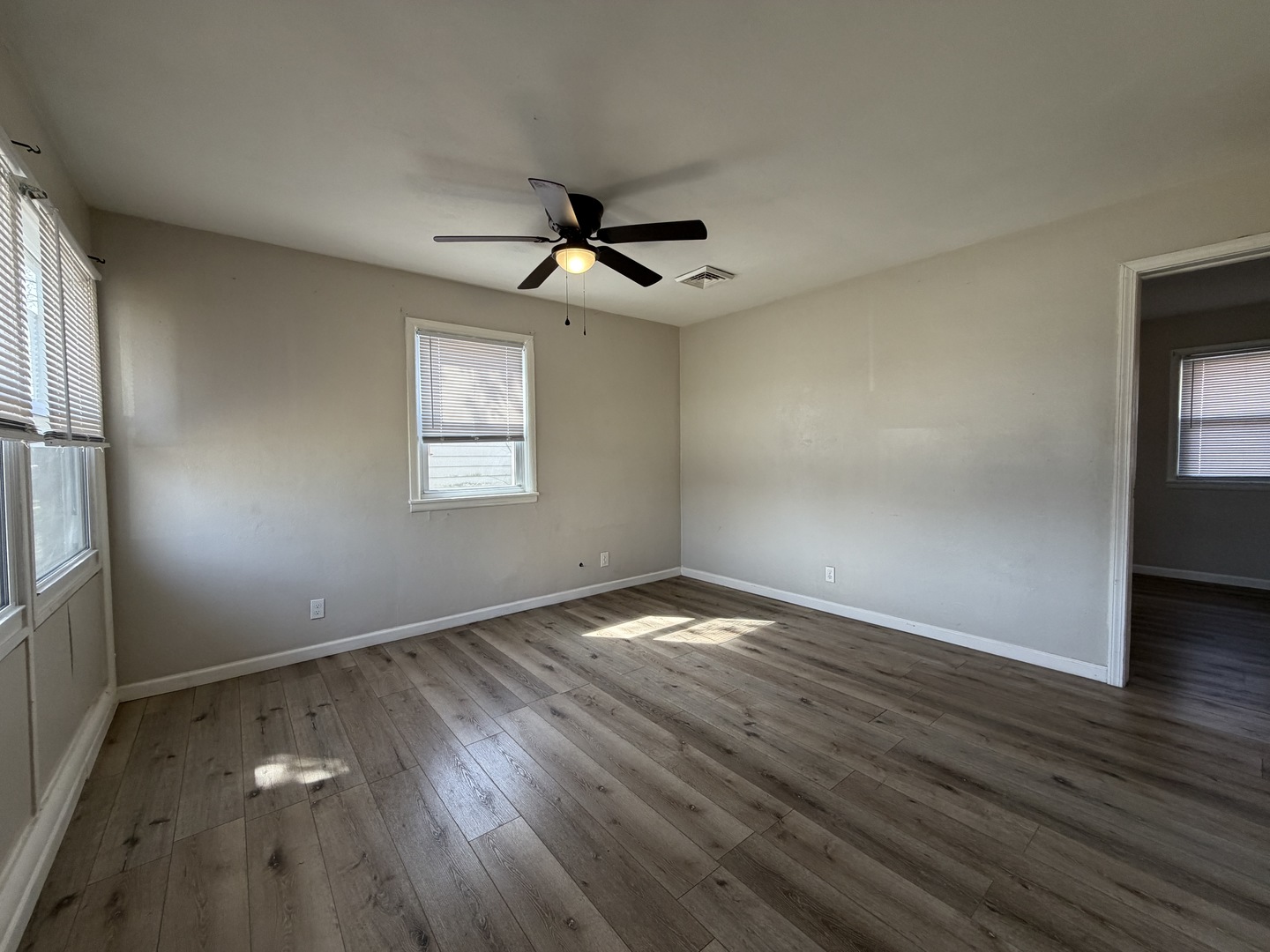1307 Hedge Road Champaign, IL 61821 - Photo 4 of 30 Gallery Image 4