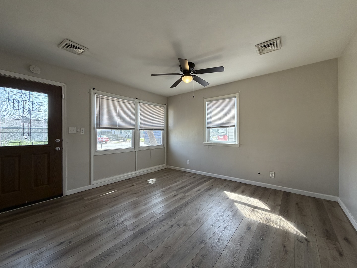 1307 Hedge Road Champaign, IL 61821 - Photo 5 of 30 Gallery Image 5