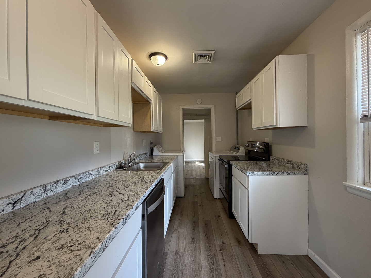 1307 Hedge Road Champaign, IL 61821 - Photo 10 of 30 Gallery Image 10