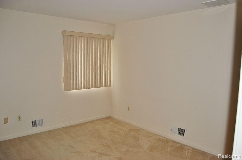 2581 Columbia Road Berkley, MI 48072 - Photo 14 of 21 DSC_0186.jpg
