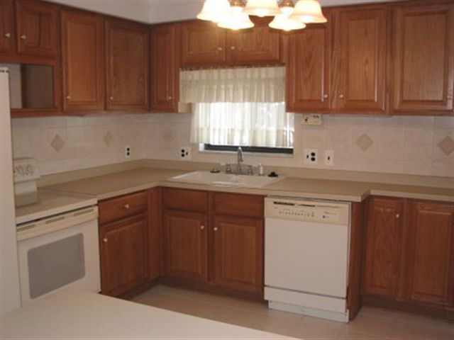 32969 Cedar Ridge Court Warren, MI 48093 - Photo 3 of 14 31056212-2.JPG