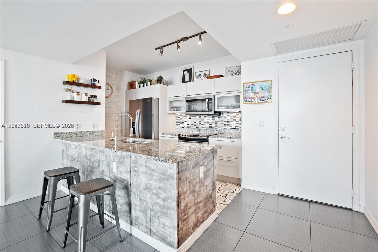 951 Brickell Avenue, Unit 3207 Miami, FL 33131 - Photo 4 of 18