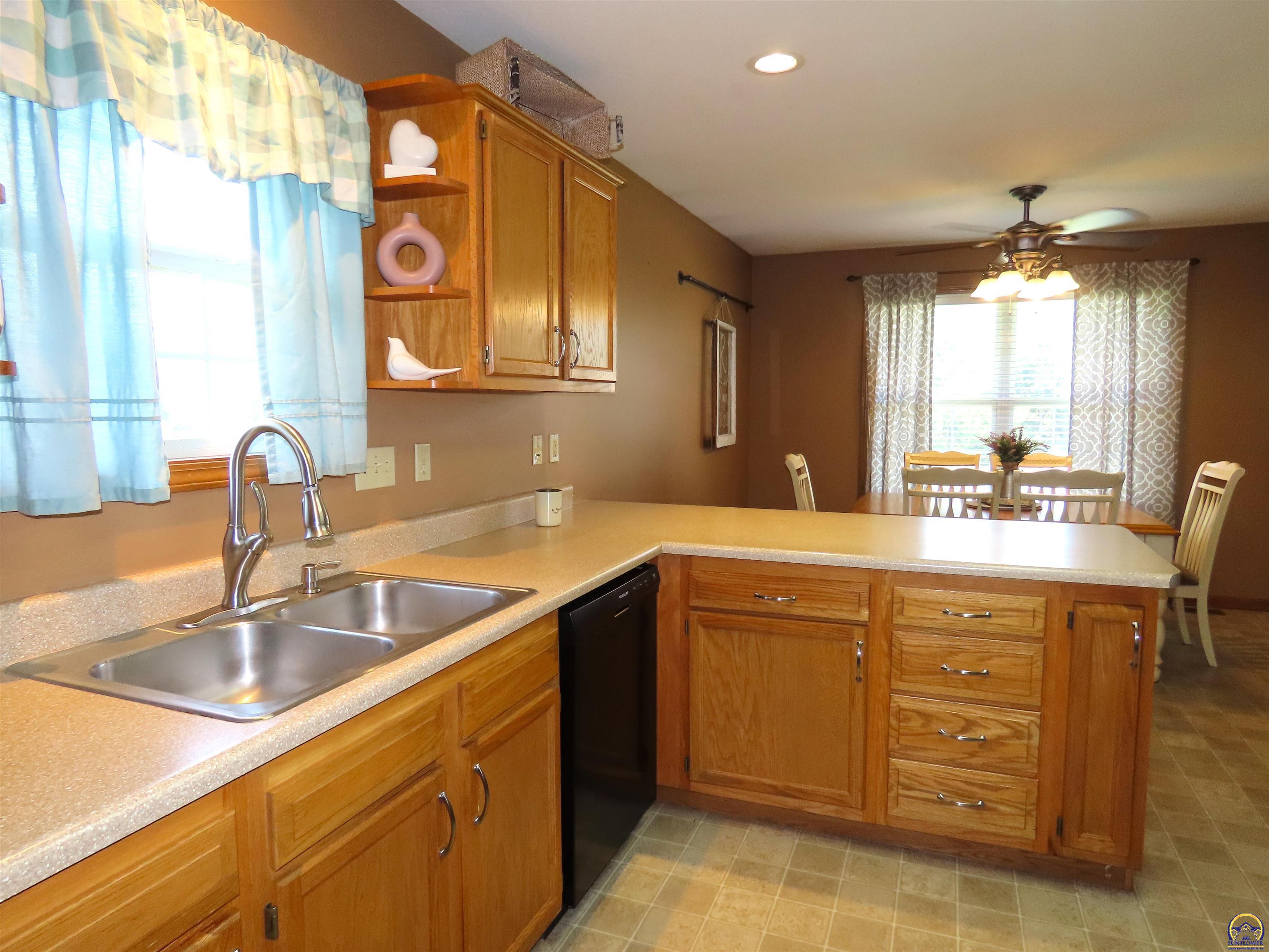 3909 Northwest Fielding Terrace Topeka, KS 66618 - Photo 10 of 33