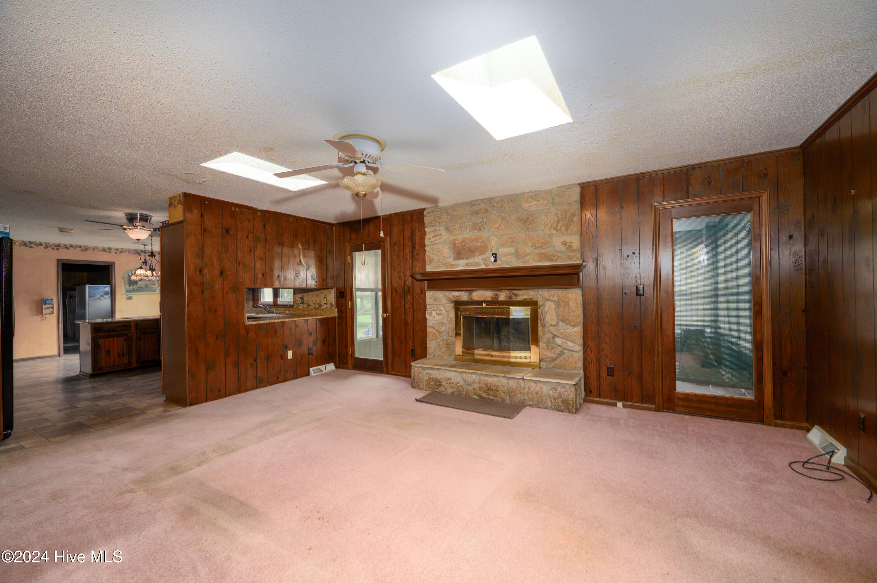 627 Fire Tower Road Richlands, NC 28574 - Photo 18 of 43 Family rm addtl view