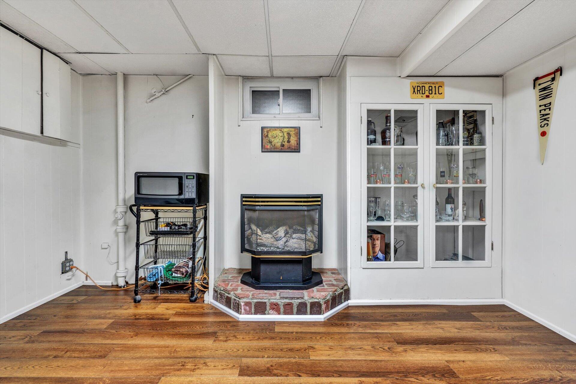 2303 Carter Road Southwest Roanoke, VA 24015 - Photo 28 of 38 Gas Log Heater