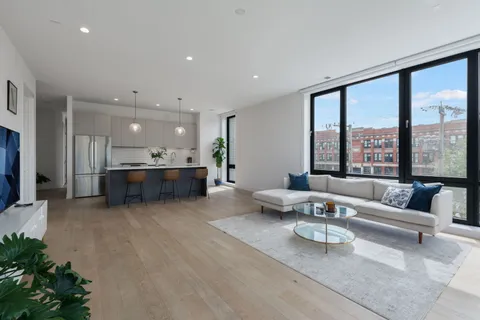 $759,000 | 2405 West Iowa Street, Unit 303, Chicago, IL 60622