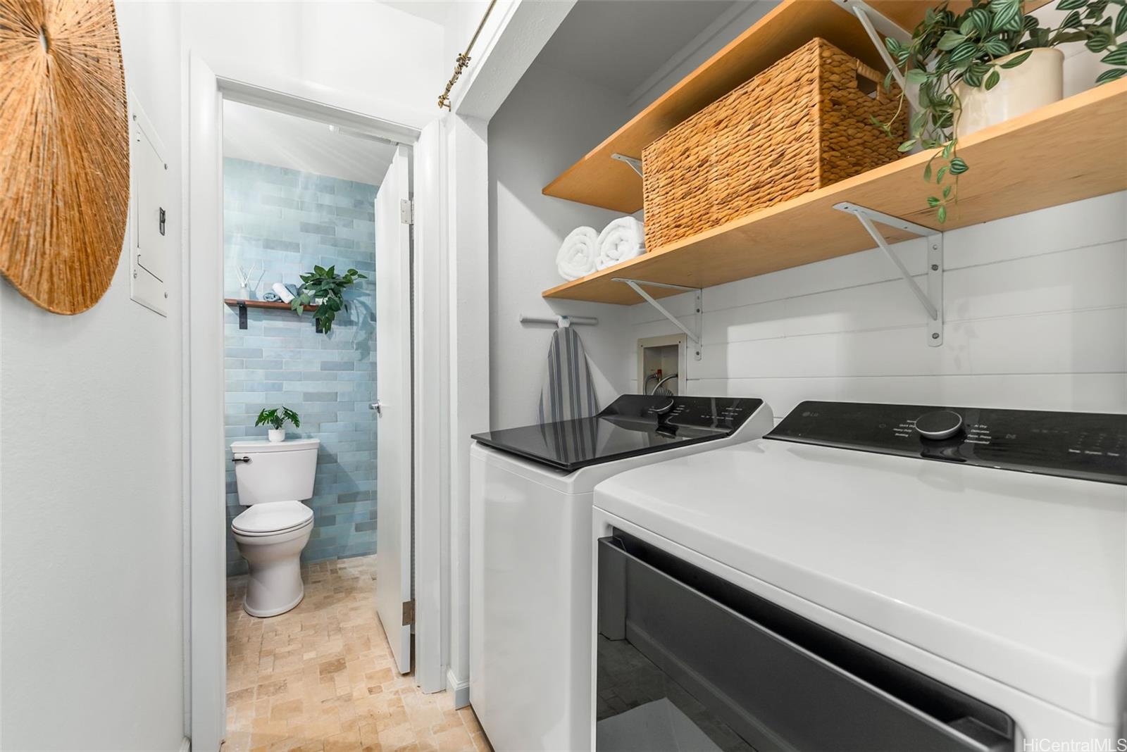 45-995 Wailele Road, Unit 55 Kaneohe, HI 96744 - Photo 12 of 24 a utility room with a washer and dryer