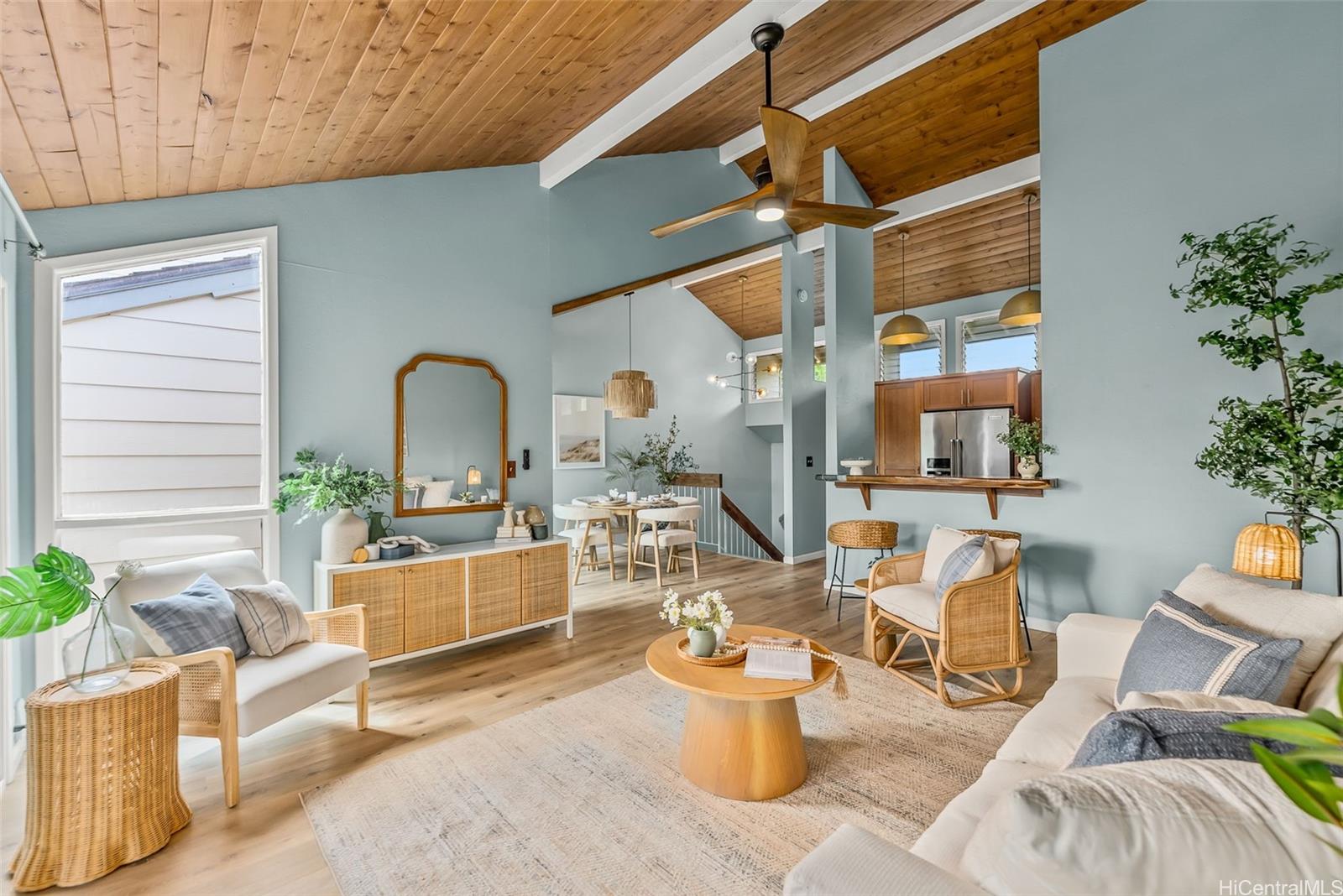 45-995 Wailele Road, Unit 55 Kaneohe, HI 96744 - Photo 3 of 24 a living room with furniture