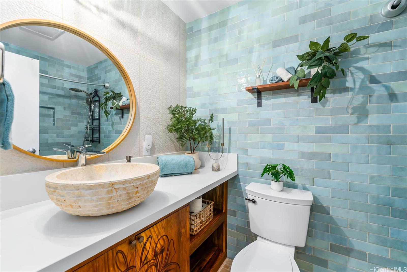 45-995 Wailele Road, Unit 55 Kaneohe, HI 96744 - Photo 8 of 24 a bathroom with a granite countertop sink and a mirror