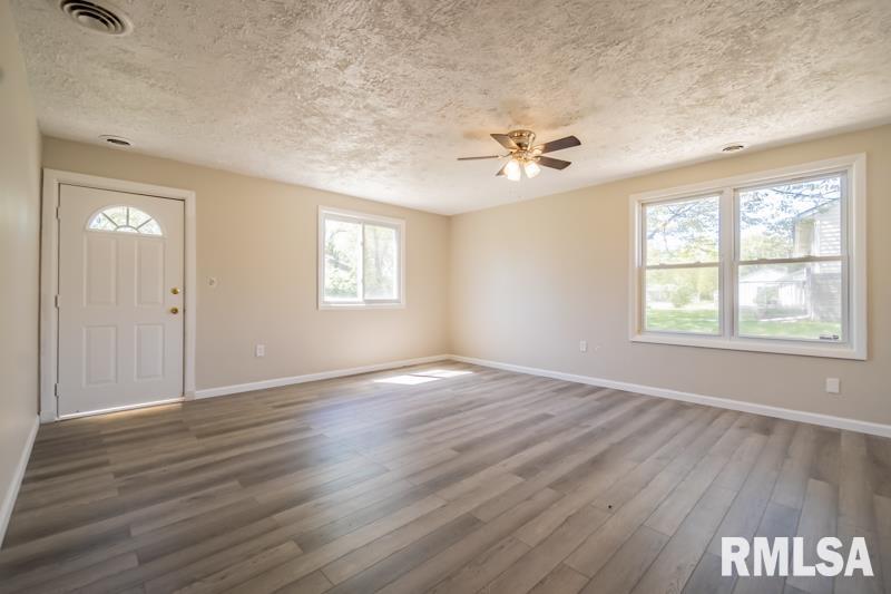213 Kaskaskia Road Marquette Heights, IL 61554 - Photo 4 of 23 Gallery Image 4