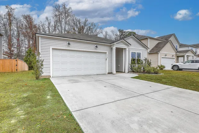 $375,000 | 239 West Bradford Pointe Drive, Summerville, SC 29486