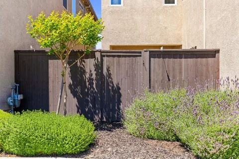 $599,000 | 3020 Edgeview Drive, Sacramento, CA 95833