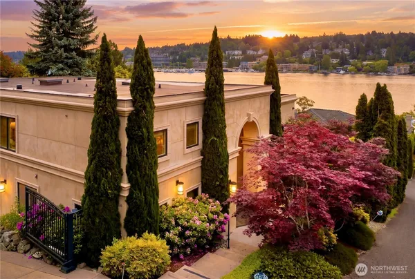 $7,585,000 | 4616 95th Avenue Northeast, Yarrow Point, WA 98004