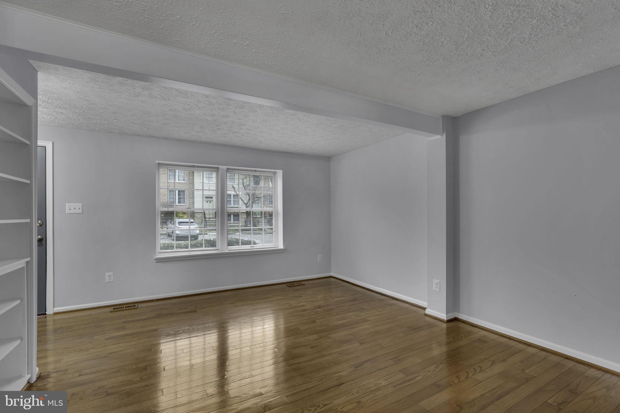 7578 Aspenpark Road Lorton, VA 22079 - Photo 4 of 34 Gallery Image 4