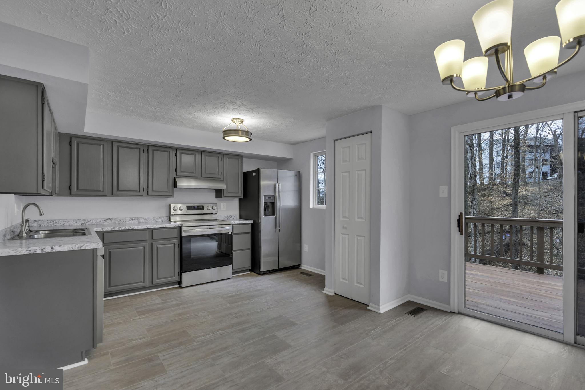 7578 Aspenpark Road Lorton, VA 22079 - Photo 8 of 34 Gallery Image 8