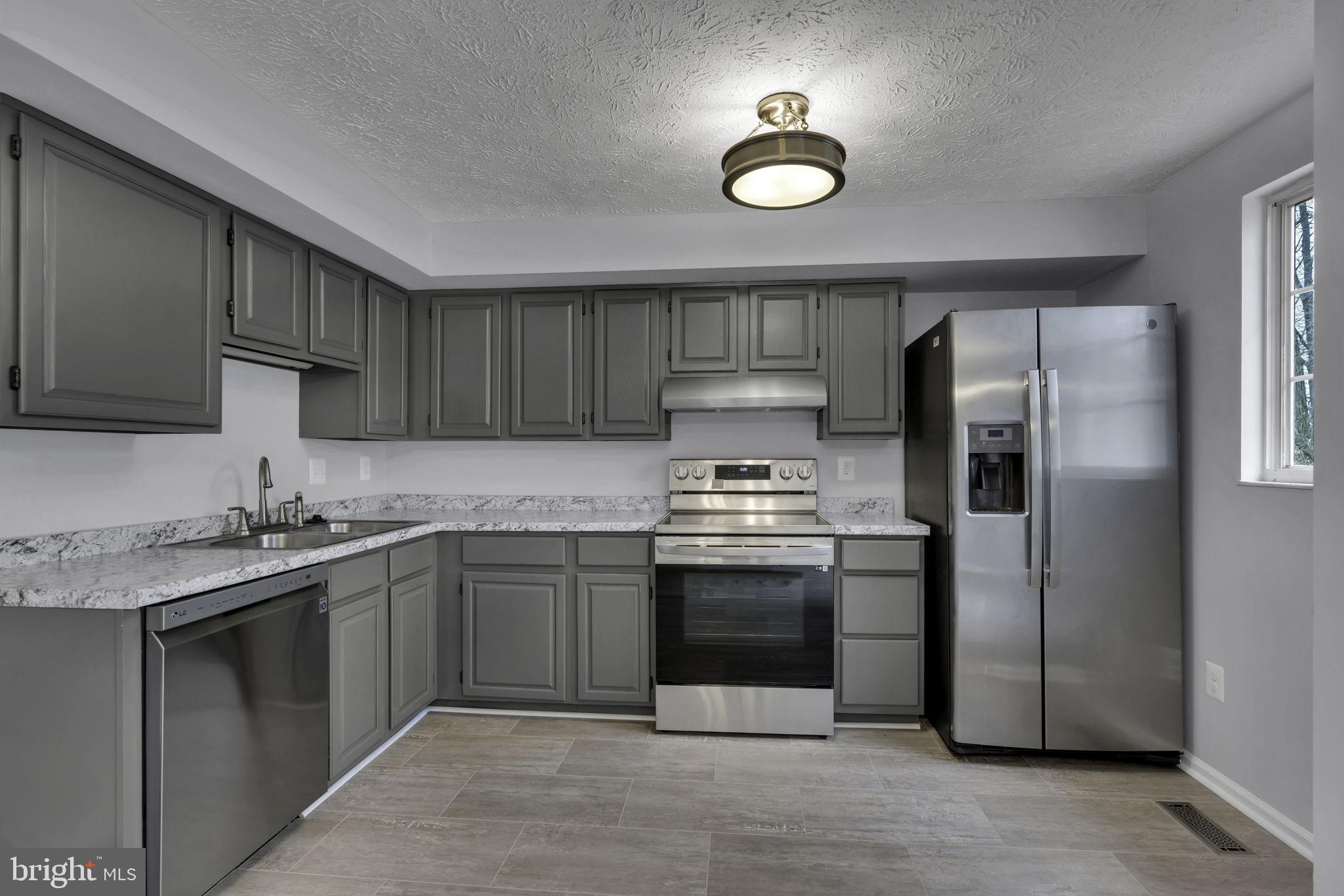 7578 Aspenpark Road Lorton, VA 22079 - Photo 9 of 34 Gallery Image 9