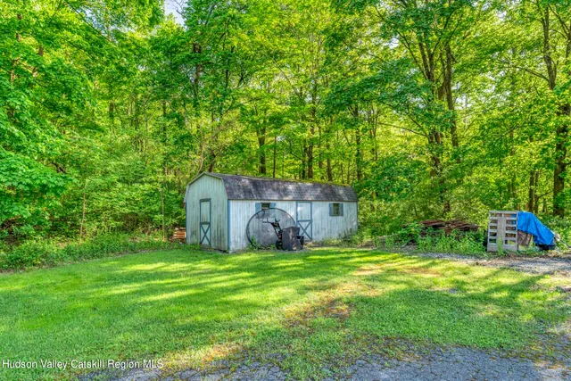 a view of a backyard with small cabin