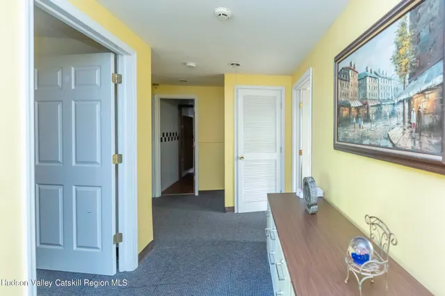 a view of an entryway with a livingroom