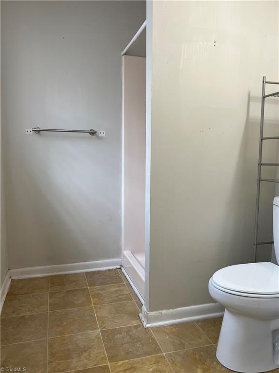 1625 North Hamilton Street High Point, NC 27262 - Photo 19 of 22 Primary bathroom