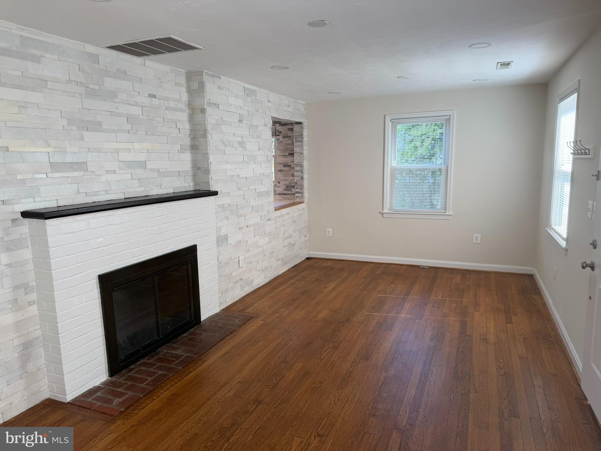 2923 Fairhill Road Fairfax, VA 22031 - Photo 5 of 63