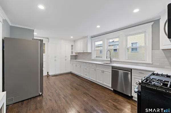 $3,900 | 151 Seaside Avenue, Unit 1, Stamford, CT 06902