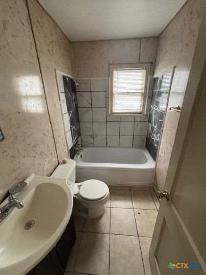 1106 Middleton Street Killeen, TX 76541 - Photo 6 of 9 a bathroom with a sink a toilet and bathtub