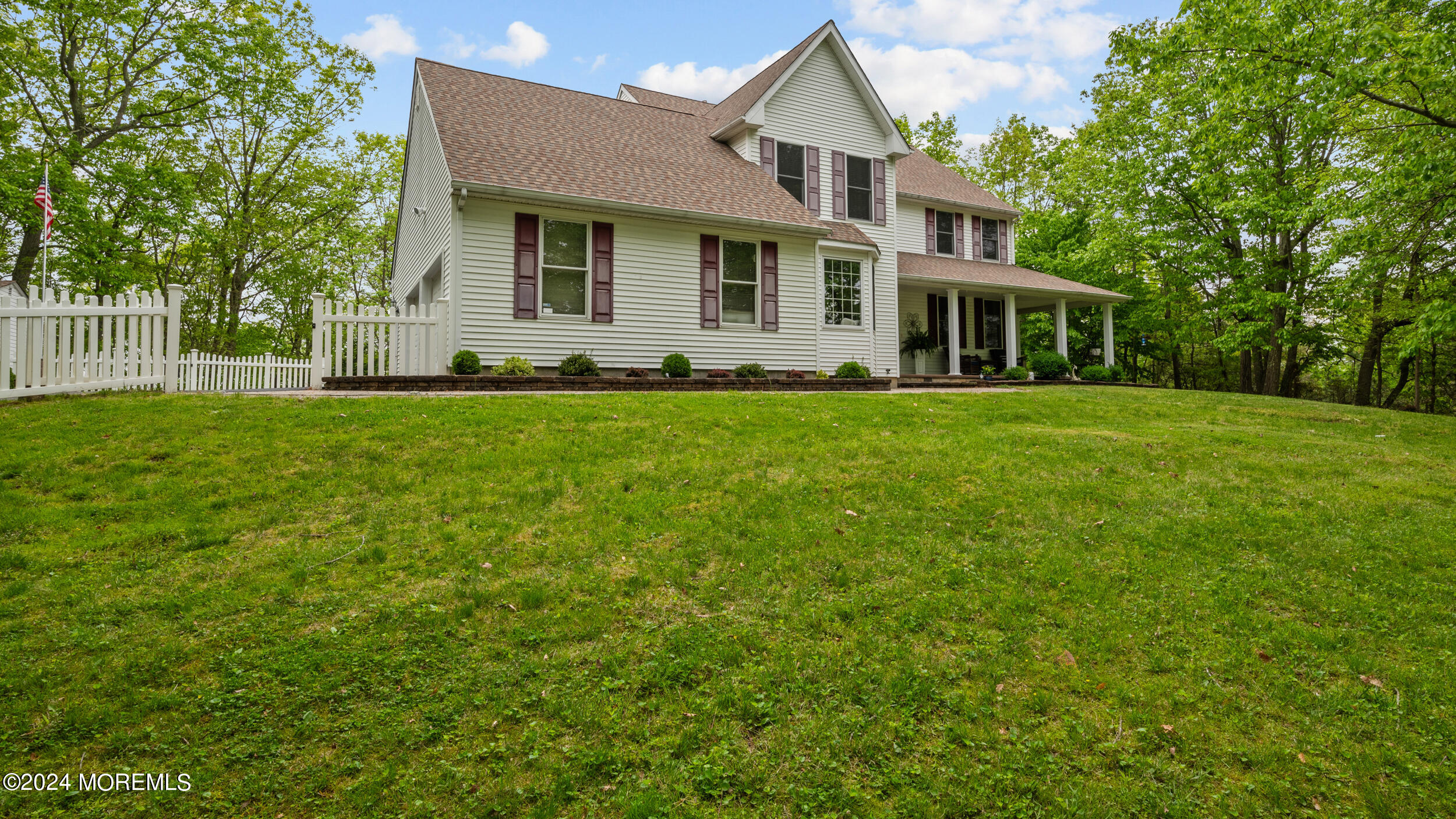 55 Tower Road Cream Ridge, NJ 08514 - Photo 3 of 47 a front view of a house with a garden