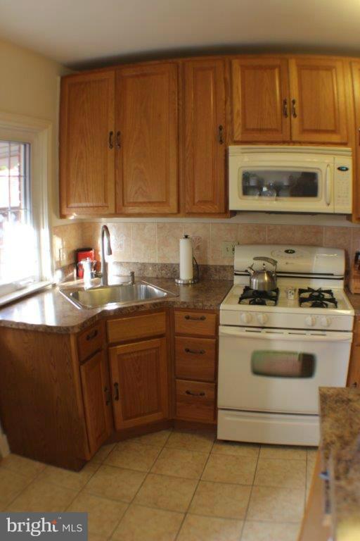 1665 Shadyside Road Baltimore, MD 21218 - Photo 10 of 19 Kitchen