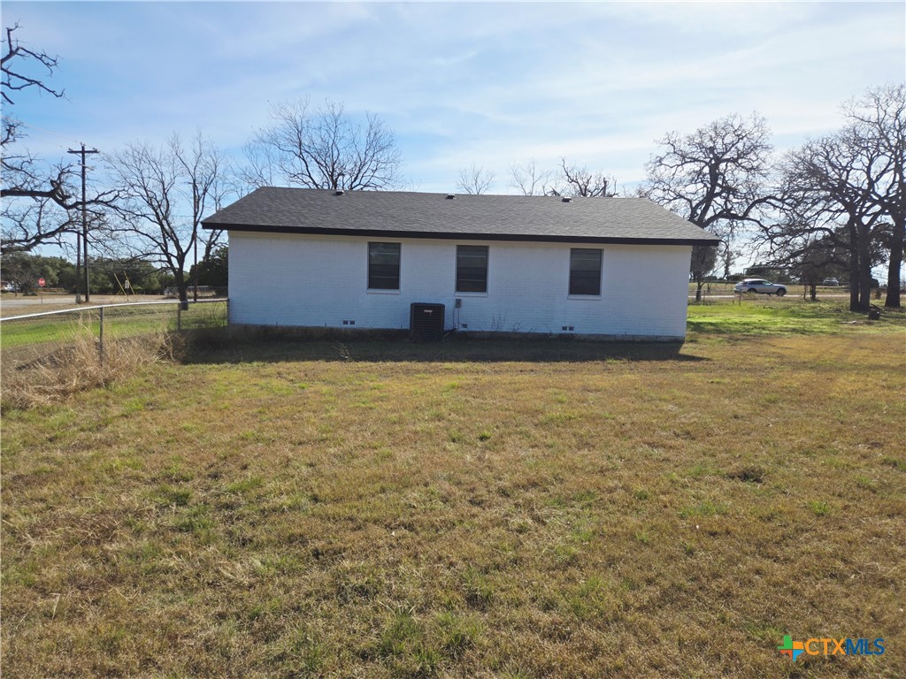 132 County Road 4765 Kempner, TX 76539 - Photo 4 of 29 a backyard of a house with lots of green space