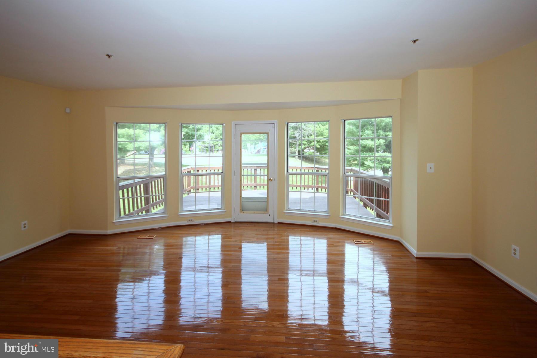 6920 Mayfair Road Laurel, MD 20707 - Photo 4 of 25 Living Room