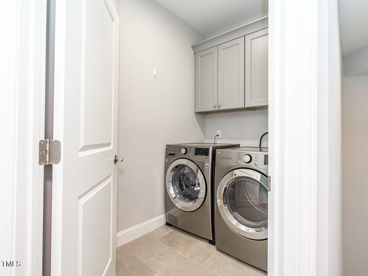 1506 East Jones Street Raleigh, NC 27610 - Photo 23 of 35 025-1280x960-laundry-room