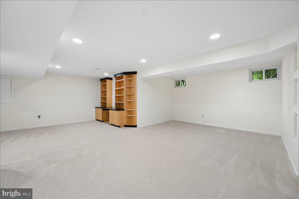 18710 Severn Road Gaithersburg, MD 20879 - Photo 78 of 89 Custom built in's.