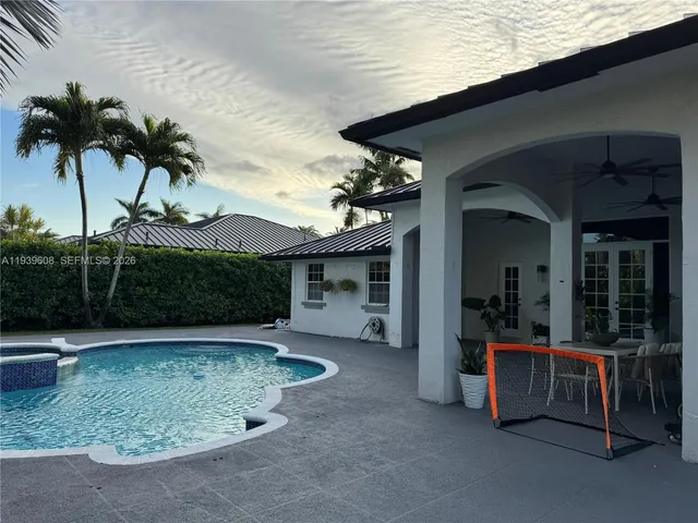 a view of a house with backyard and porch