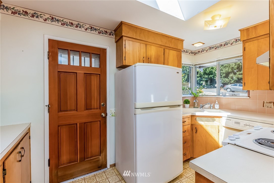230 160th Street Southeast Bothell, WA 98012 - Photo 6 of 40