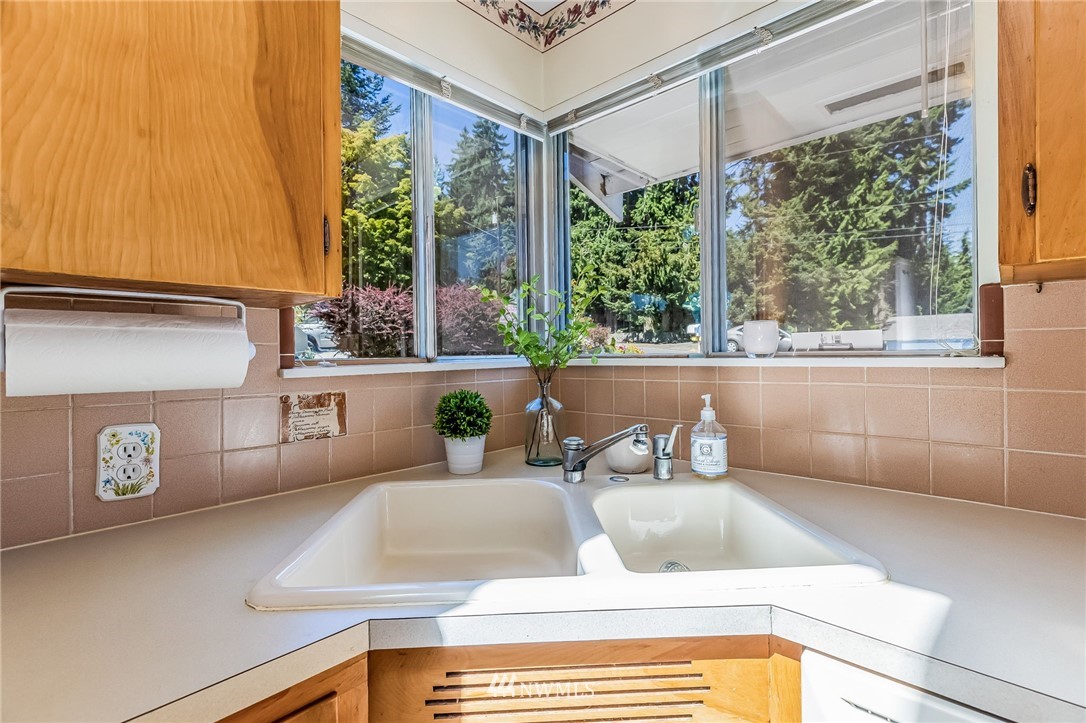 230 160th Street Southeast Bothell, WA 98012 - Photo 7 of 40