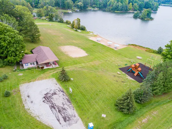 $4,500 | 23085 Huron, Evart, MI 49631