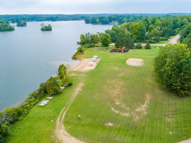 $4,500 | 23085 Huron, Evart, MI 49631